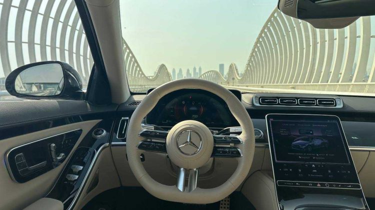 Mieten Sie einen Mercedes S 500 in Dubai