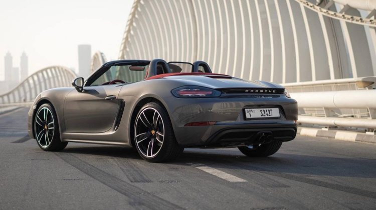 Porsche 718 Boxster S zu vermieten Auto Schwarz