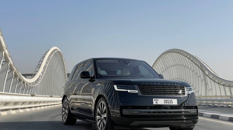 Rent a Range Rover Vogue in the UAE (Dubai).