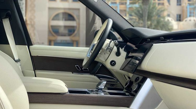 Mieten Sie einen Range Rover – Informationen und Preise – Dubai