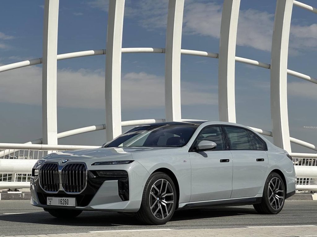 在迪拜租赁 BMW 7 系 