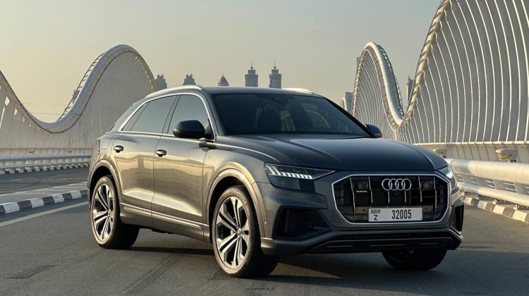 Кроссовер Audi Q8 в аренду в Дубае