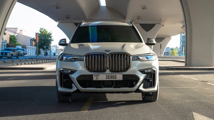 White BMW X7 M50i