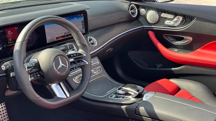 Mieten Sie ein Mercedes E450 Cabrio in Dubai – Sky Luxse