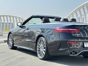 Mieten Sie ein Mercedes-Benz E450 Cabrio Dubai