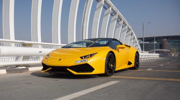 Автомобиль Lamborghini Huracan Spyder