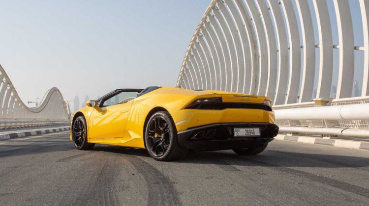 Автомобиль Lamborghini Huracan Spyder02