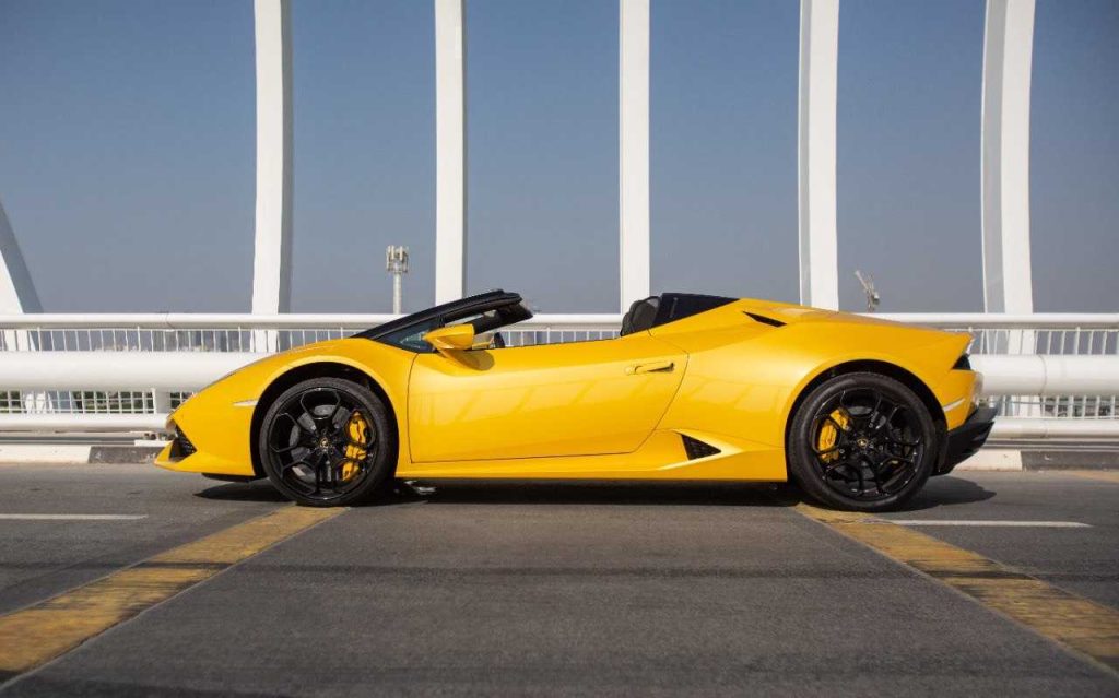 Mieten Sie ein Cabrio Lamborghini Huracan Spyder05 in Dubai