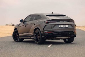 Mieten Sie Lamborghini Urus in Dubai