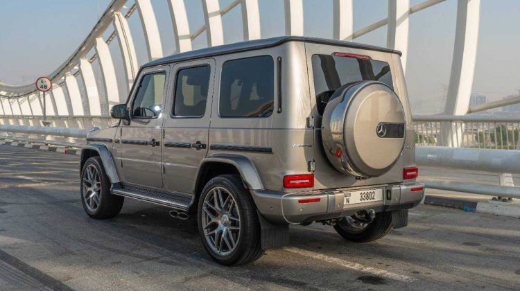 租 Mercedes G63 AMG (灰色)