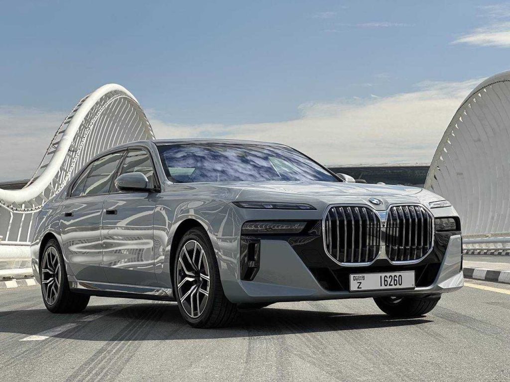 Mieten Sie einen Luxus-BMW 735 für 1900 AED/Tag in Dubai