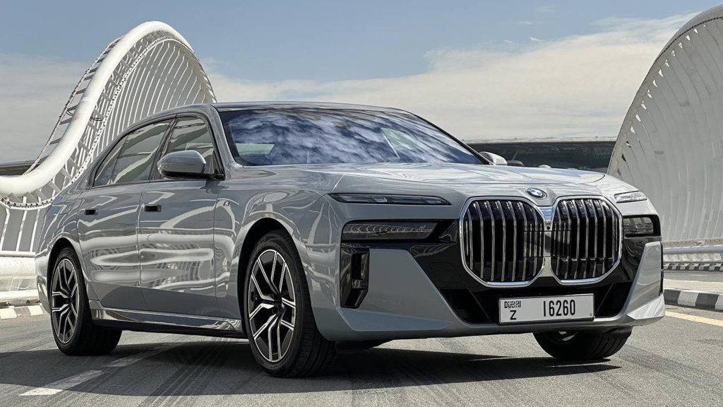 Аренда автомобиля BMW7 серии в ОАЭ