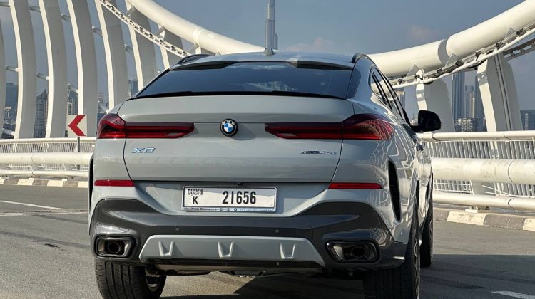 Mieten Sie einen BMW X6 xDrive40i in Dubai, Vereinigte Arabische Emirate