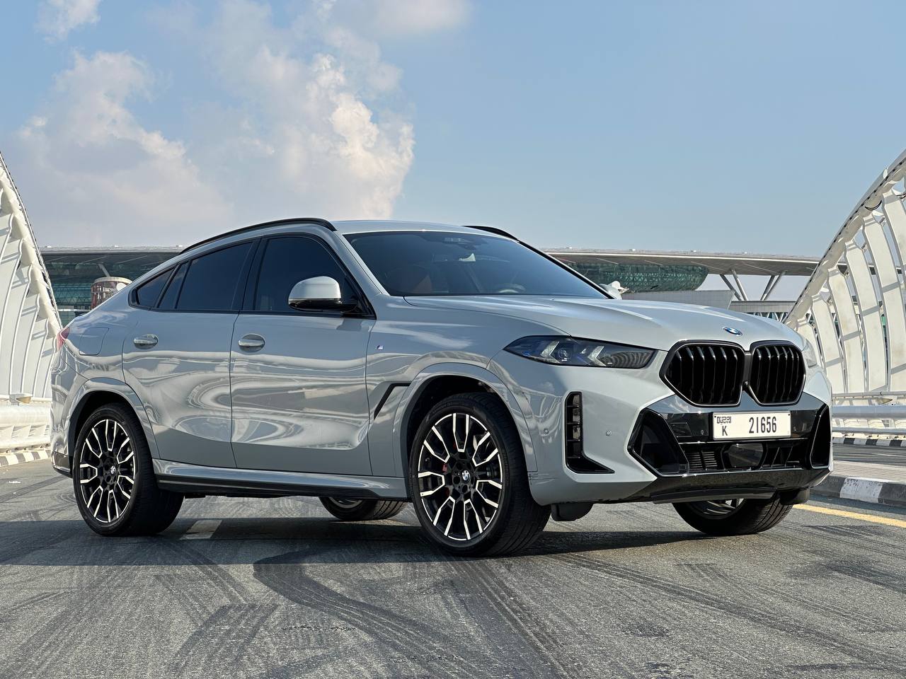 Mieten Sie BMW X6 in Dubai