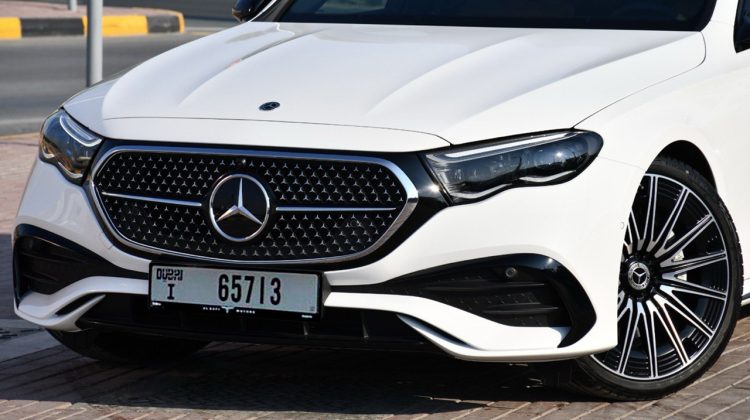 Mieten Sie eine Mercedes E-Klasse 2024 in Dubai